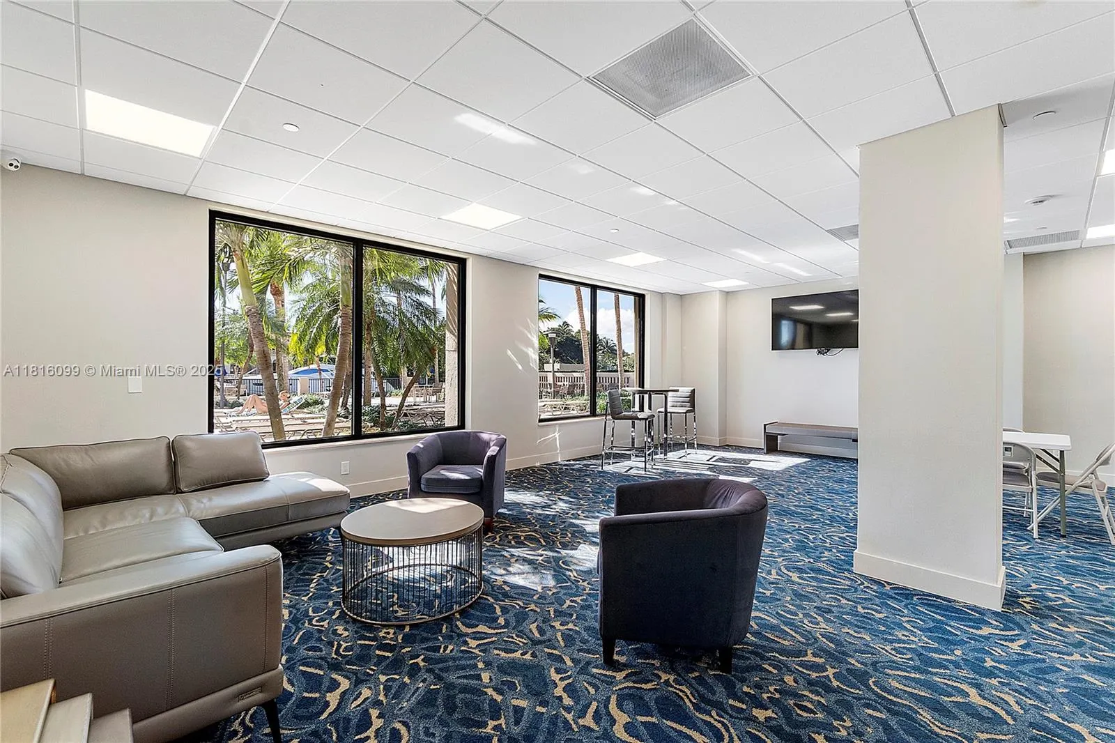 90 Edgewater Dr, #305