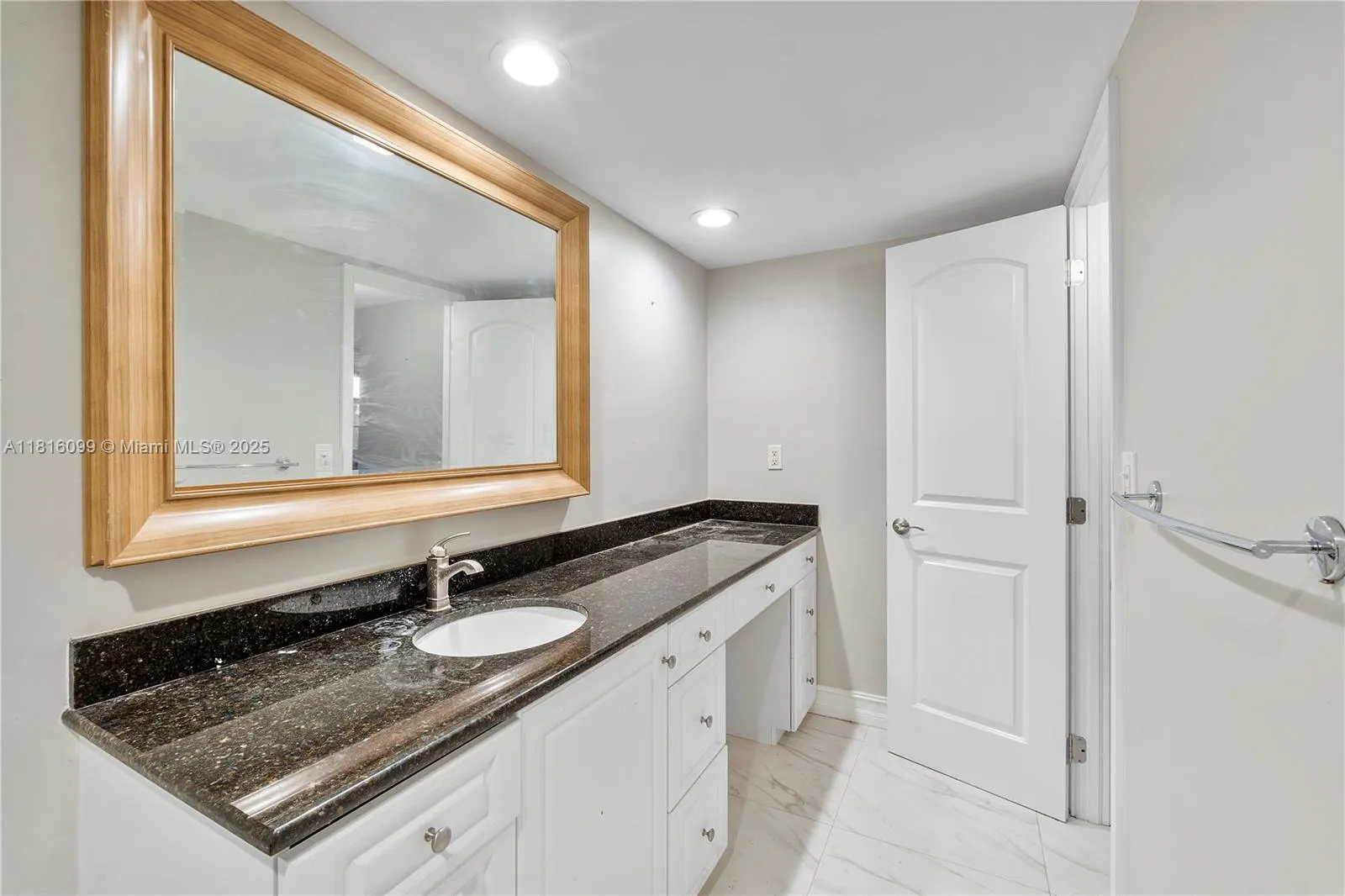 90 Edgewater Dr, #305