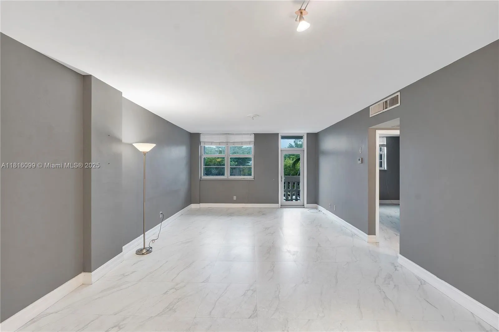 90 Edgewater Dr, #305