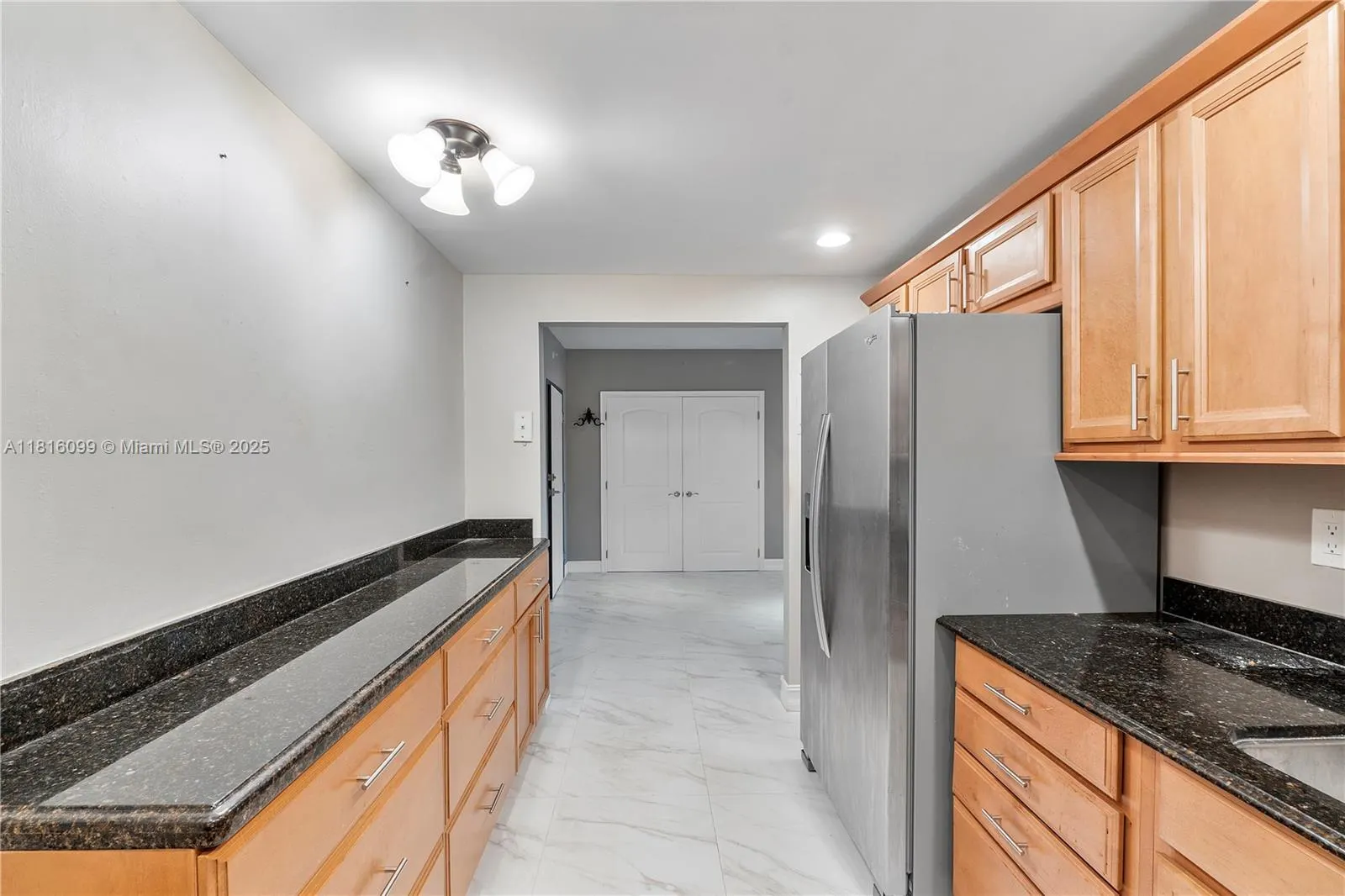 90 Edgewater Dr, #305