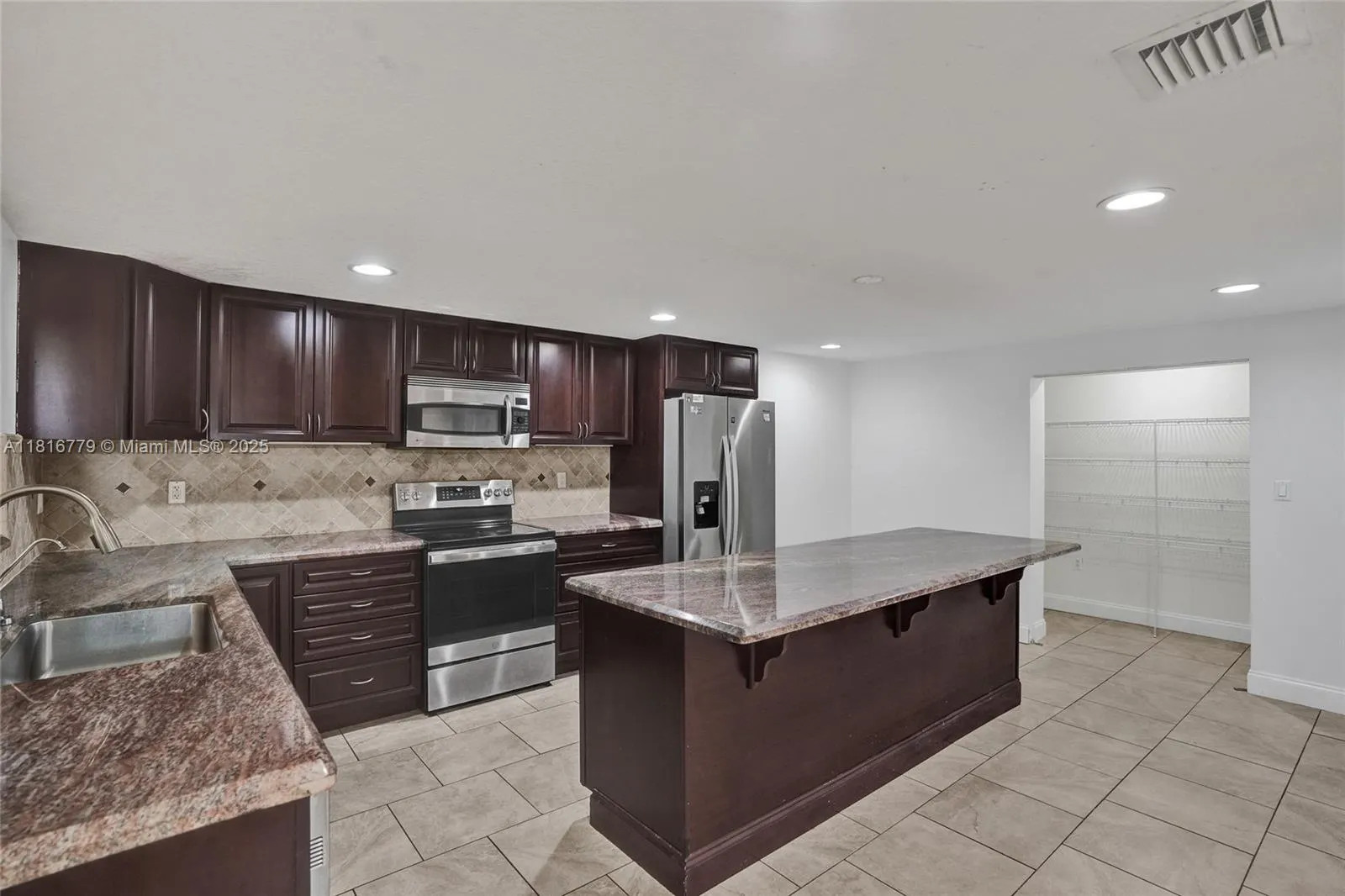 2050 NE 196th Ter