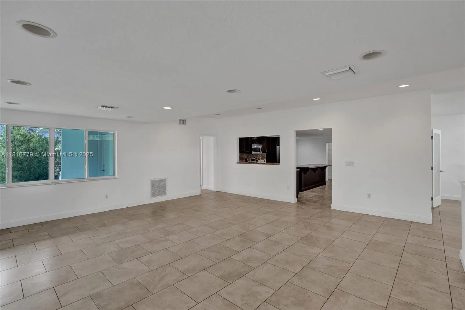 2050 NE 196th Ter