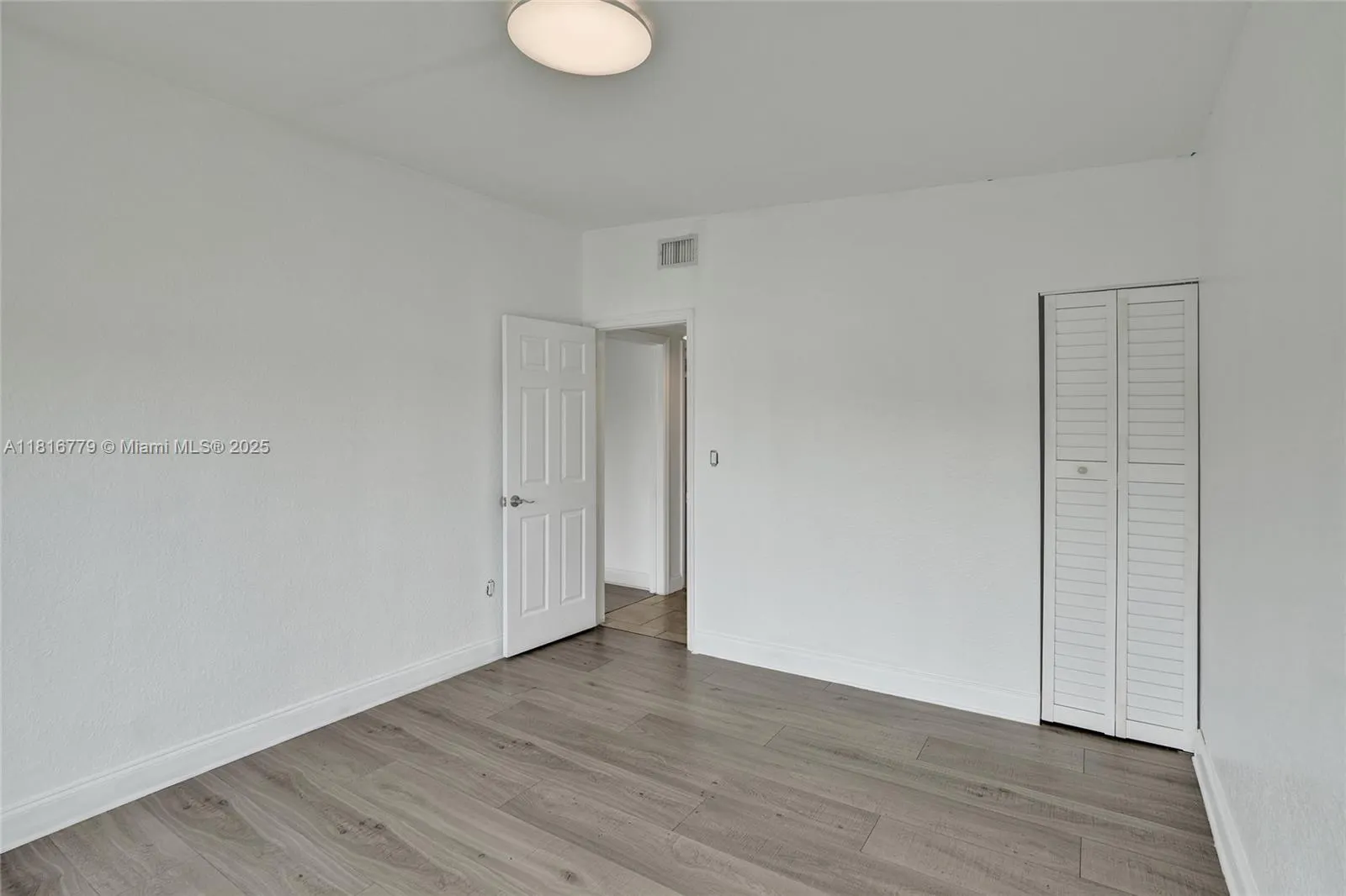 2050 NE 196th Ter