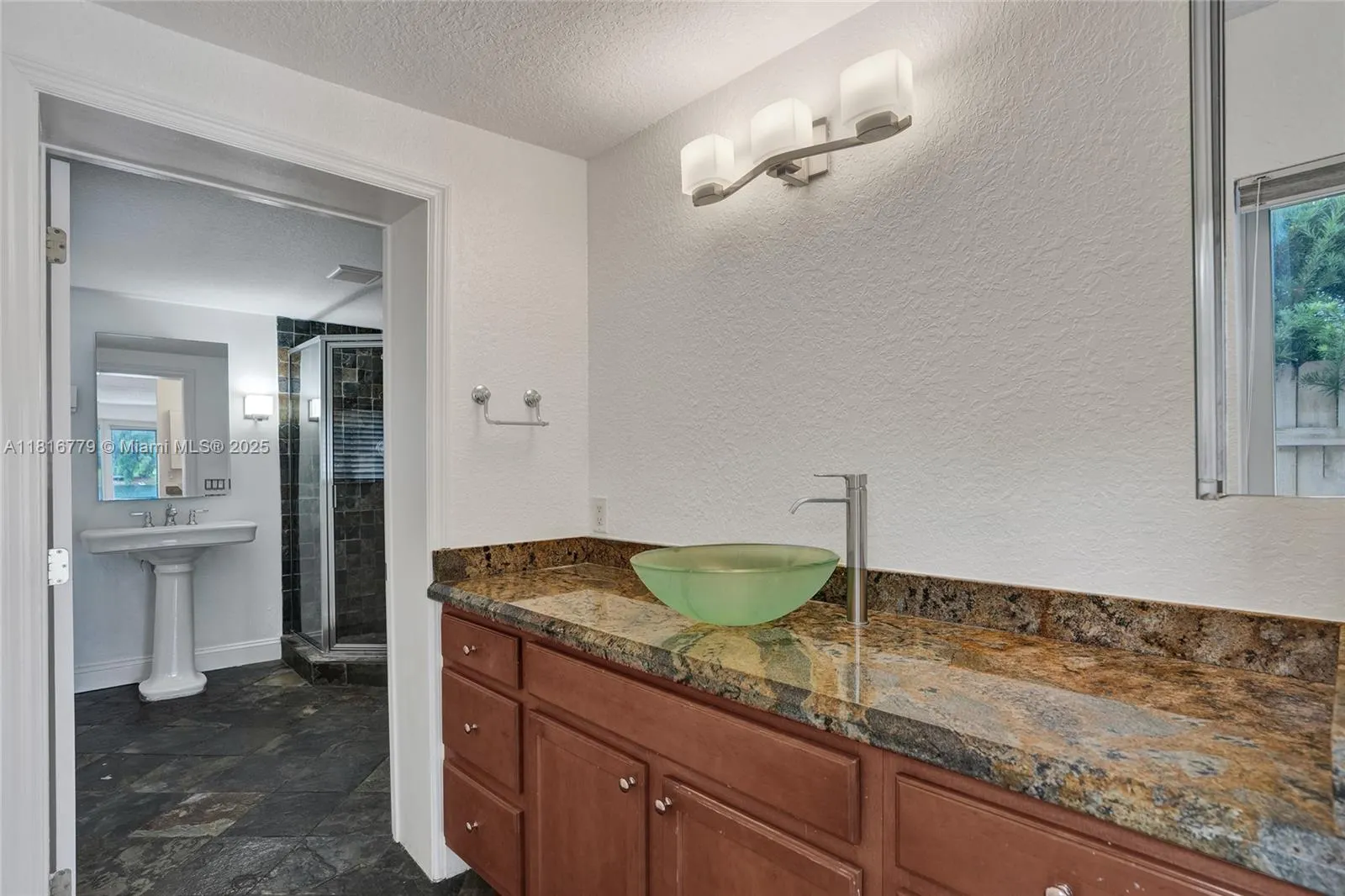 2050 NE 196th Ter