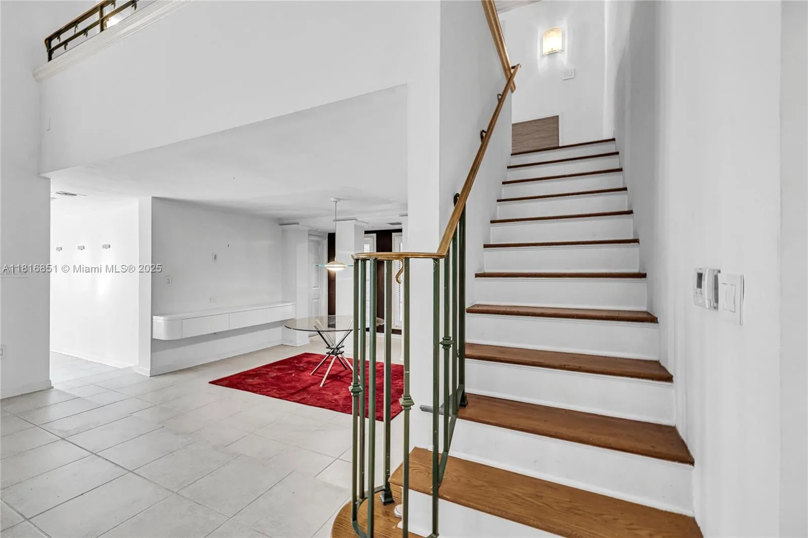 923 Catalonia Ave