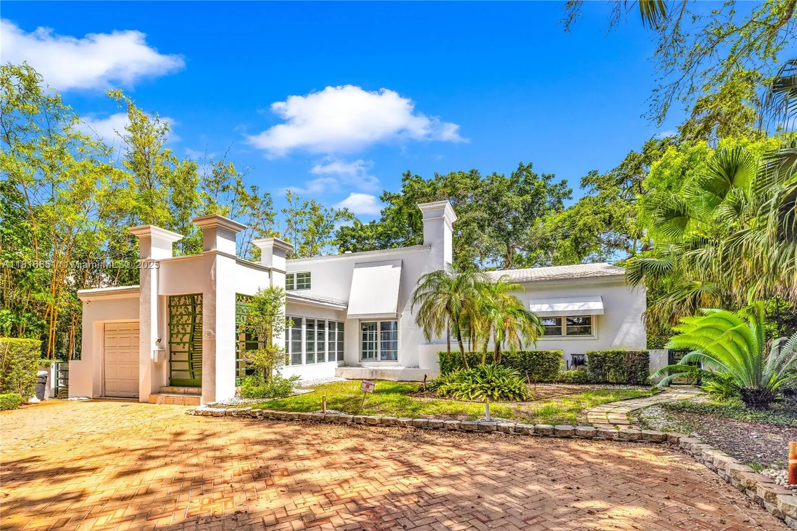 923 Catalonia Ave