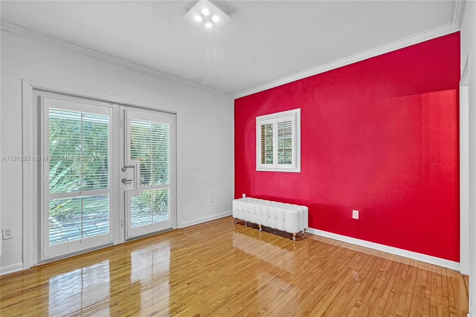 923 Catalonia Ave
