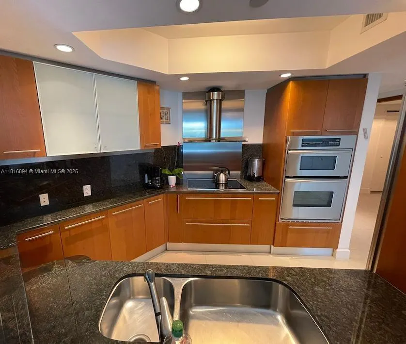 9401 Collins Ave, #401