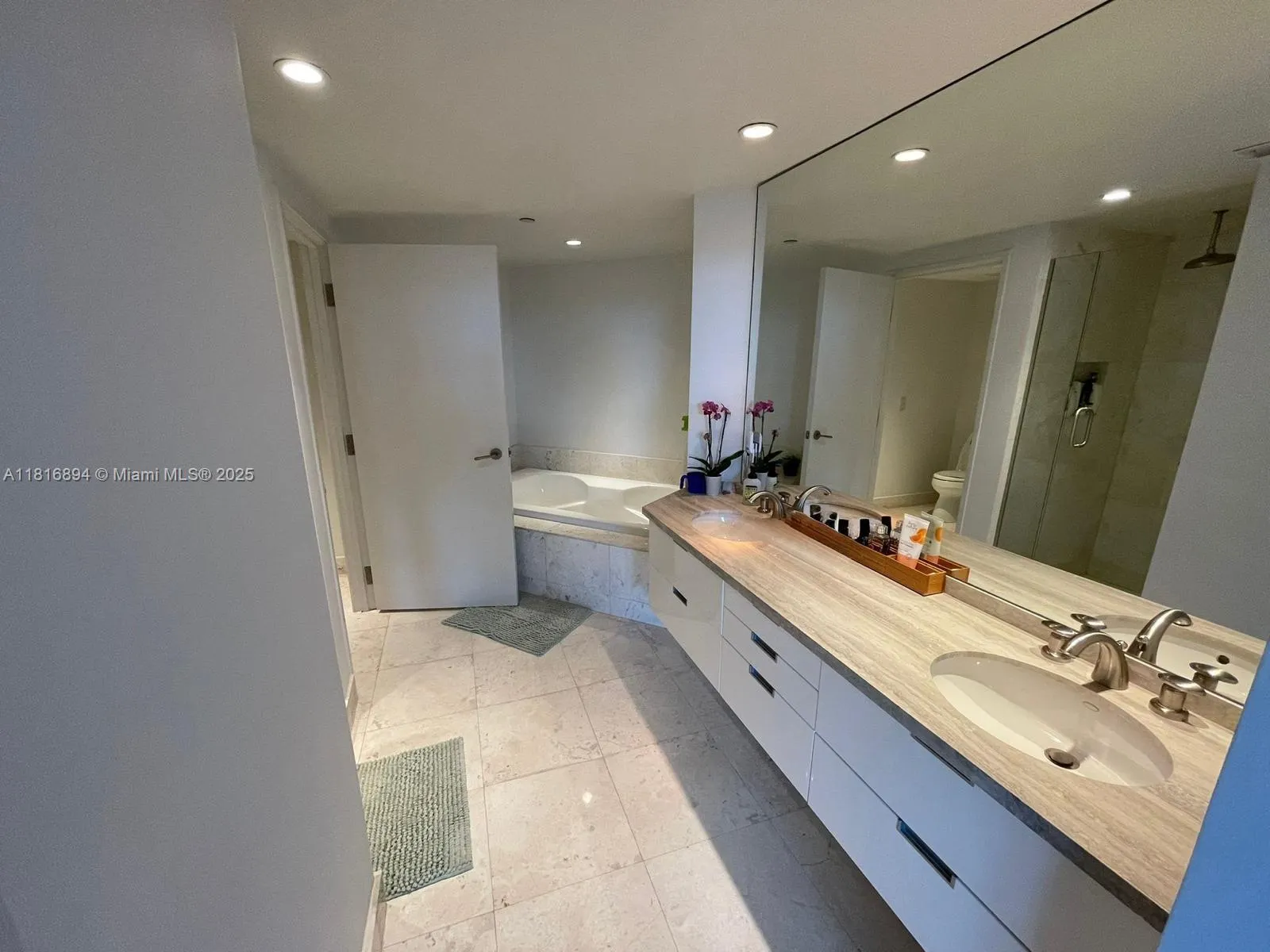 9401 Collins Ave, #401
