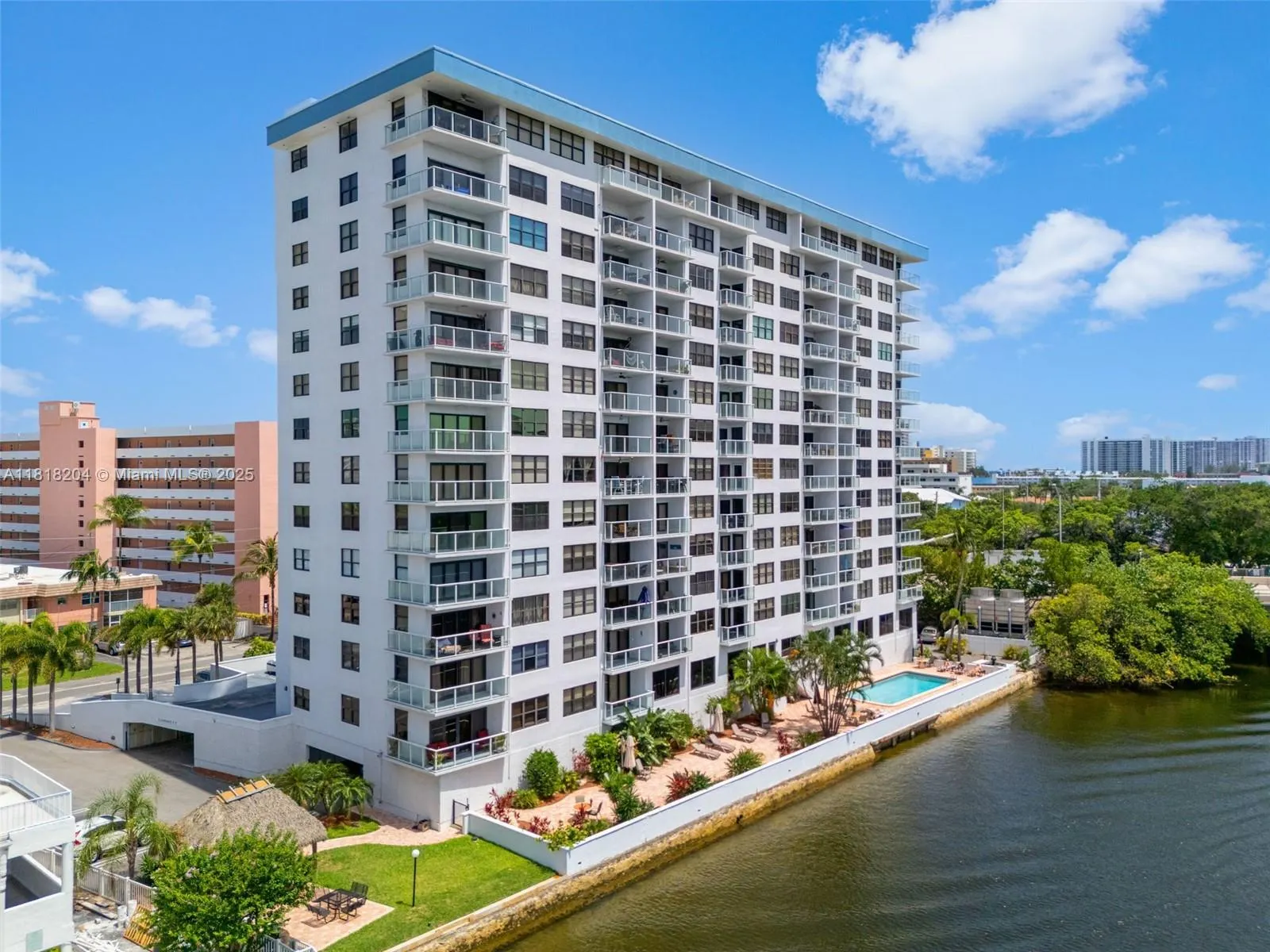 1401 N Riverside Dr, #604