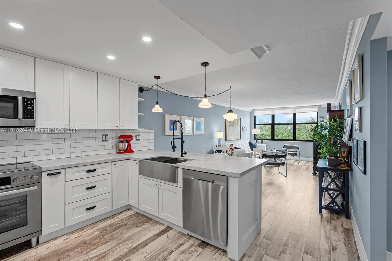 1401 N Riverside Dr, #604