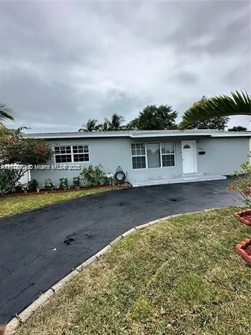 280 NE 169th St