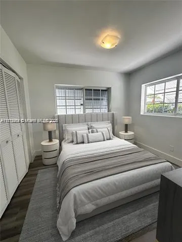 280 NE 169th St