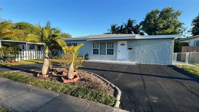 280 NE 169th St