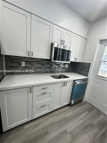 280 NE 169th St