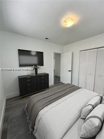 280 NE 169th St