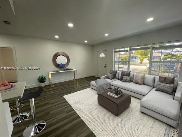 280 NE 169th St