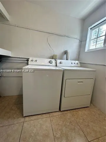 280 NE 169th St
