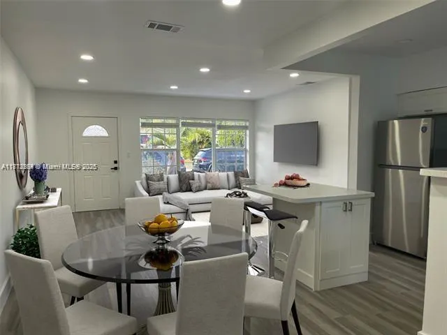 280 NE 169th St