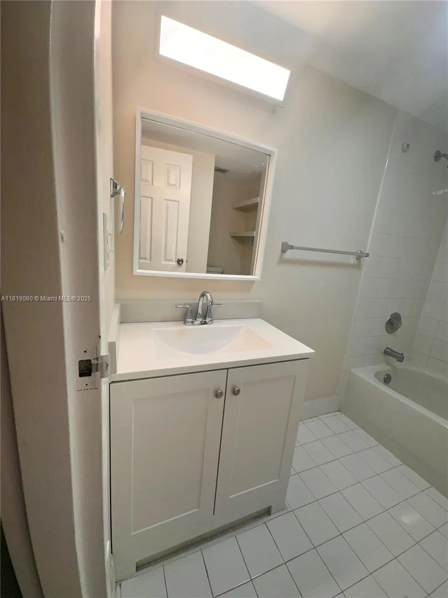 2935 NE 163rd St, #3P