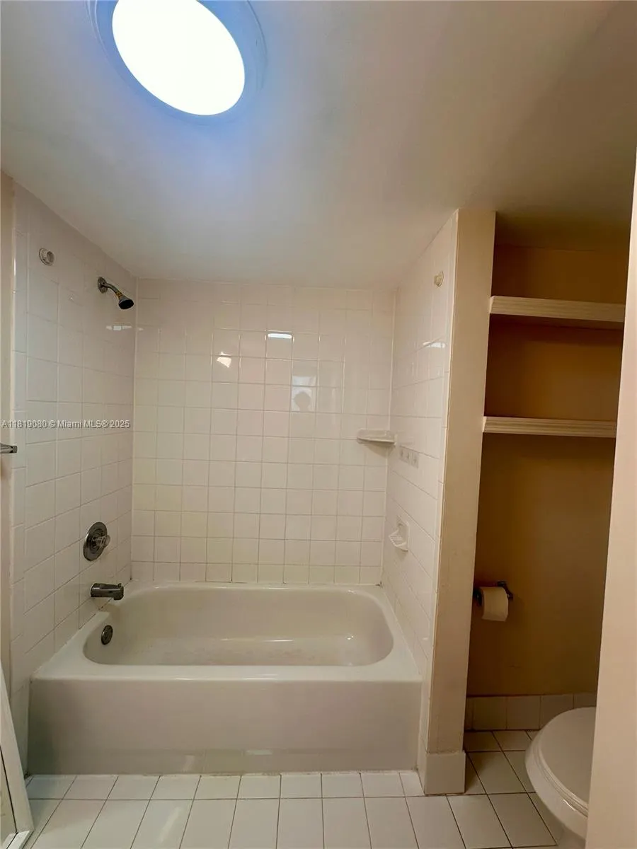 2935 NE 163rd St, #3P