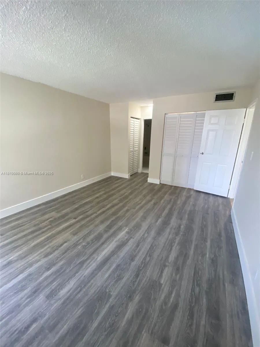 2935 NE 163rd St, #3P