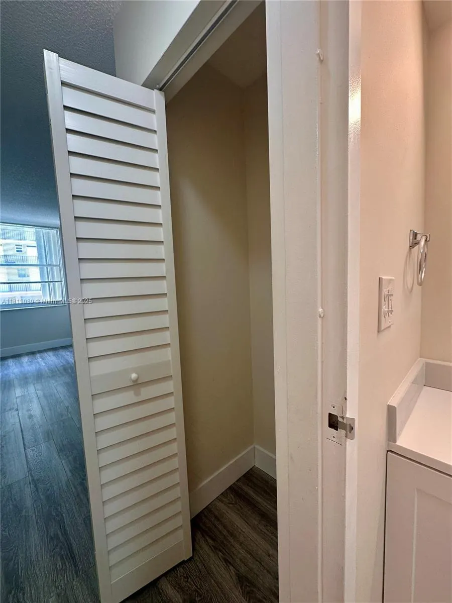 2935 NE 163rd St, #3P