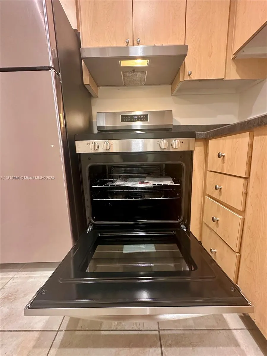2935 NE 163rd St, #3P
