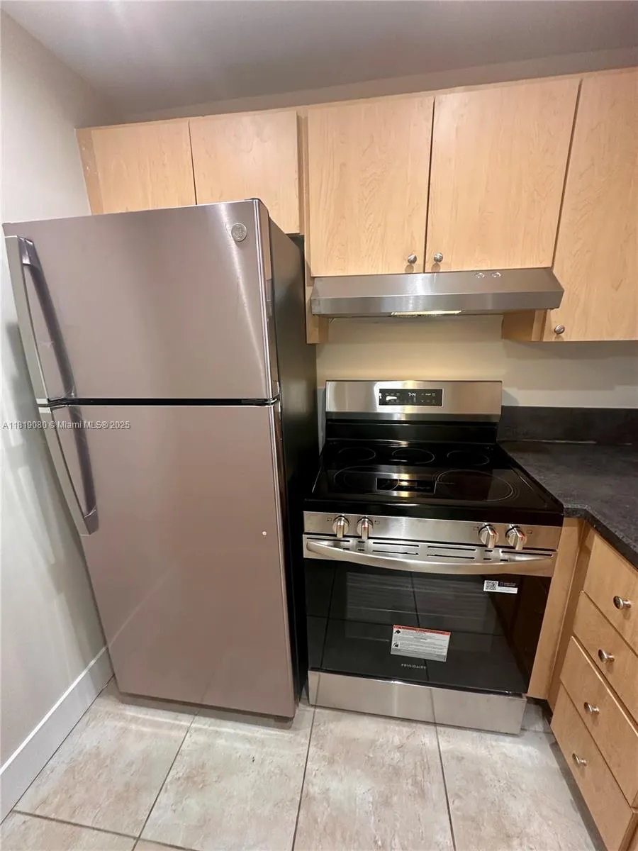 2935 NE 163rd St, #3P