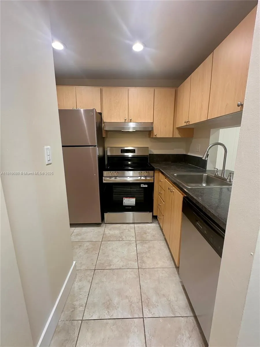 2935 NE 163rd St, #3P
