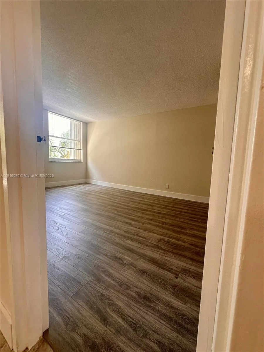 2935 NE 163rd St, #3P