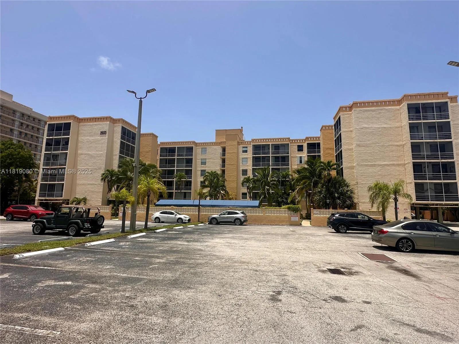 2935 NE 163rd St, #3P