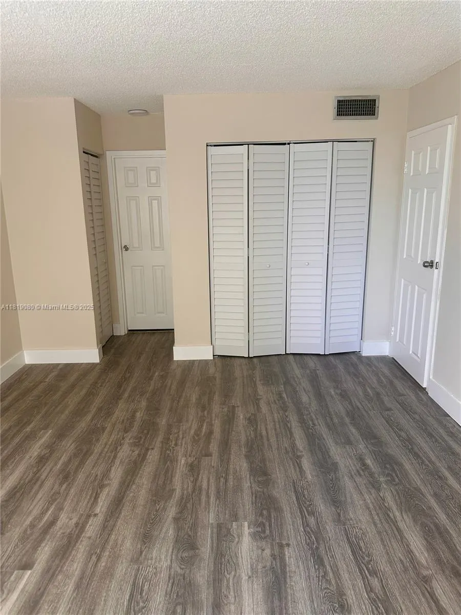 2935 NE 163rd St, #3P