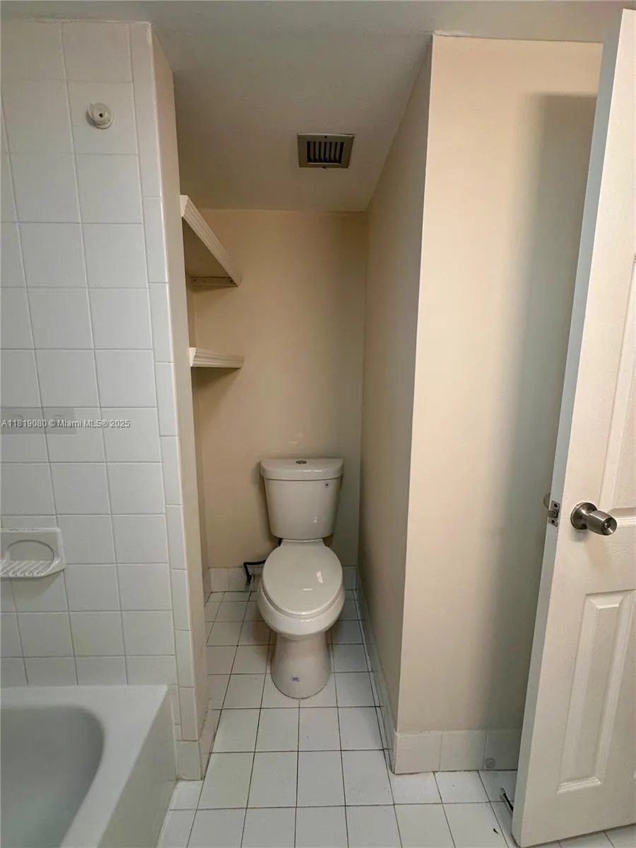 2935 NE 163rd St, #3P