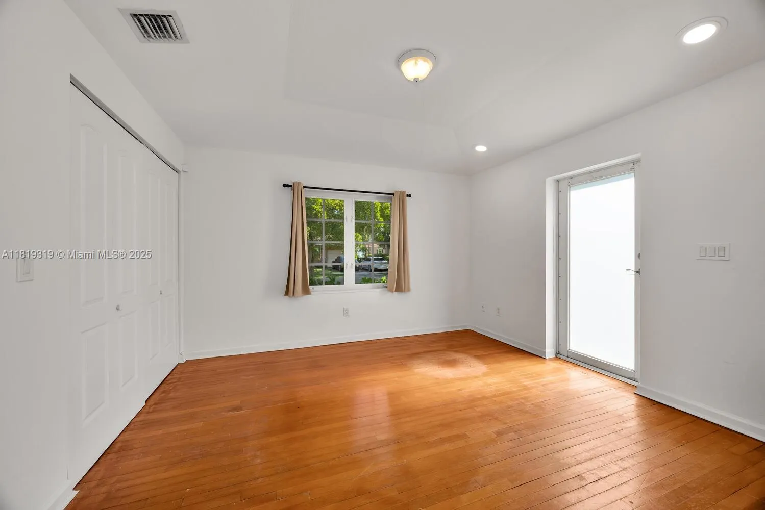 1409 Medina Ave
