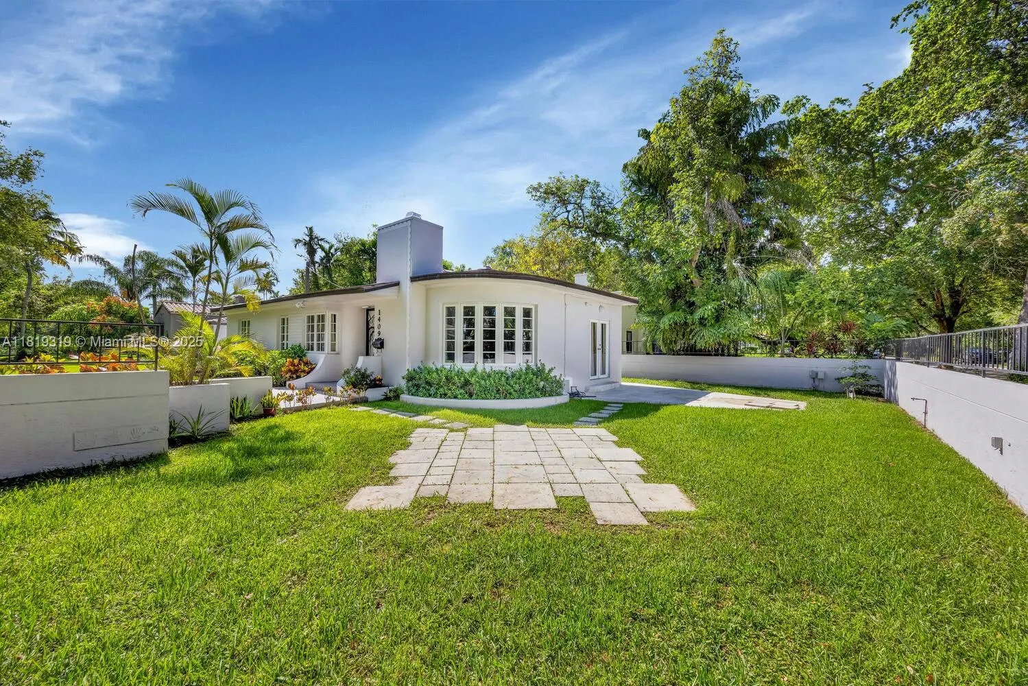 1409 Medina Ave
