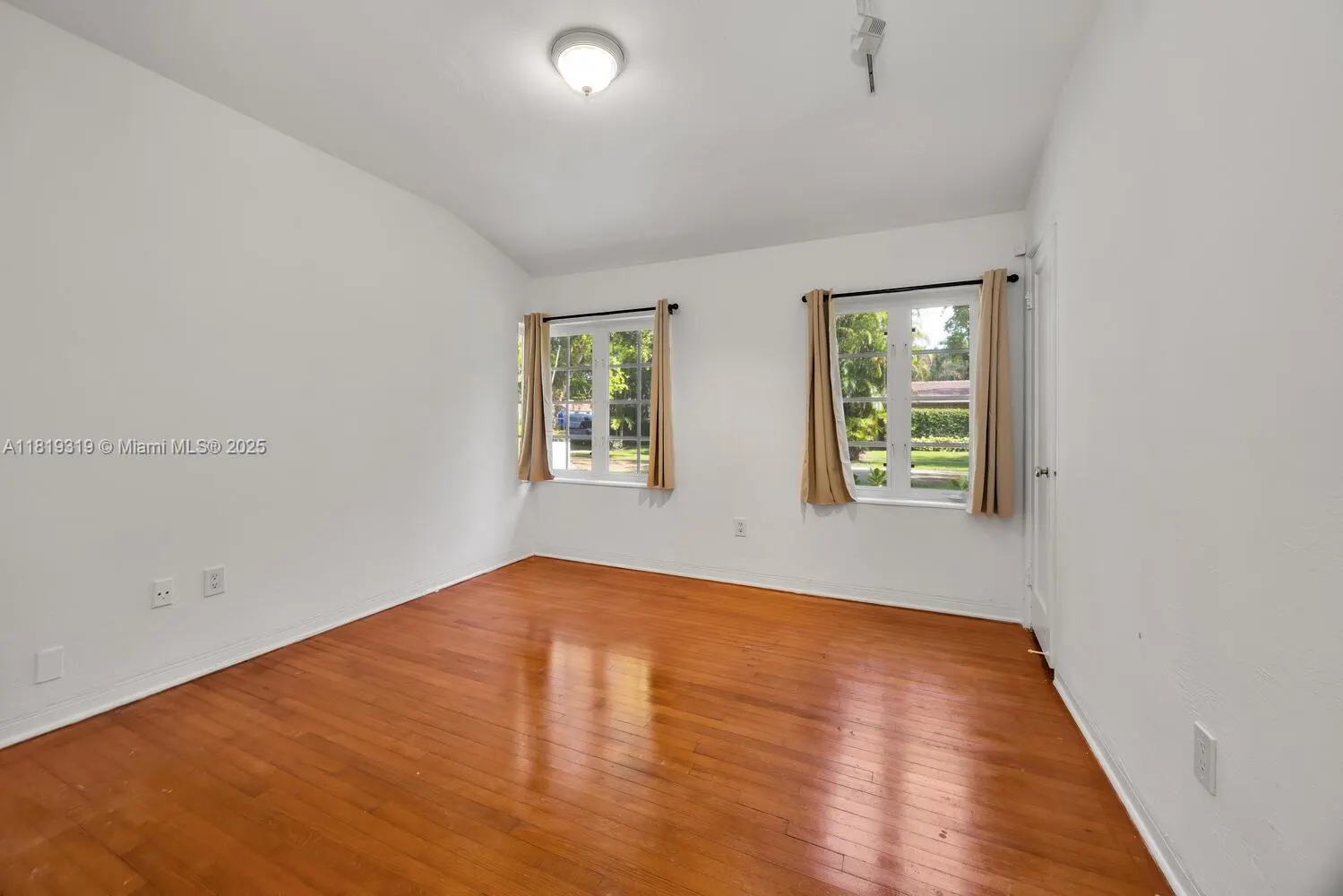 1409 Medina Ave