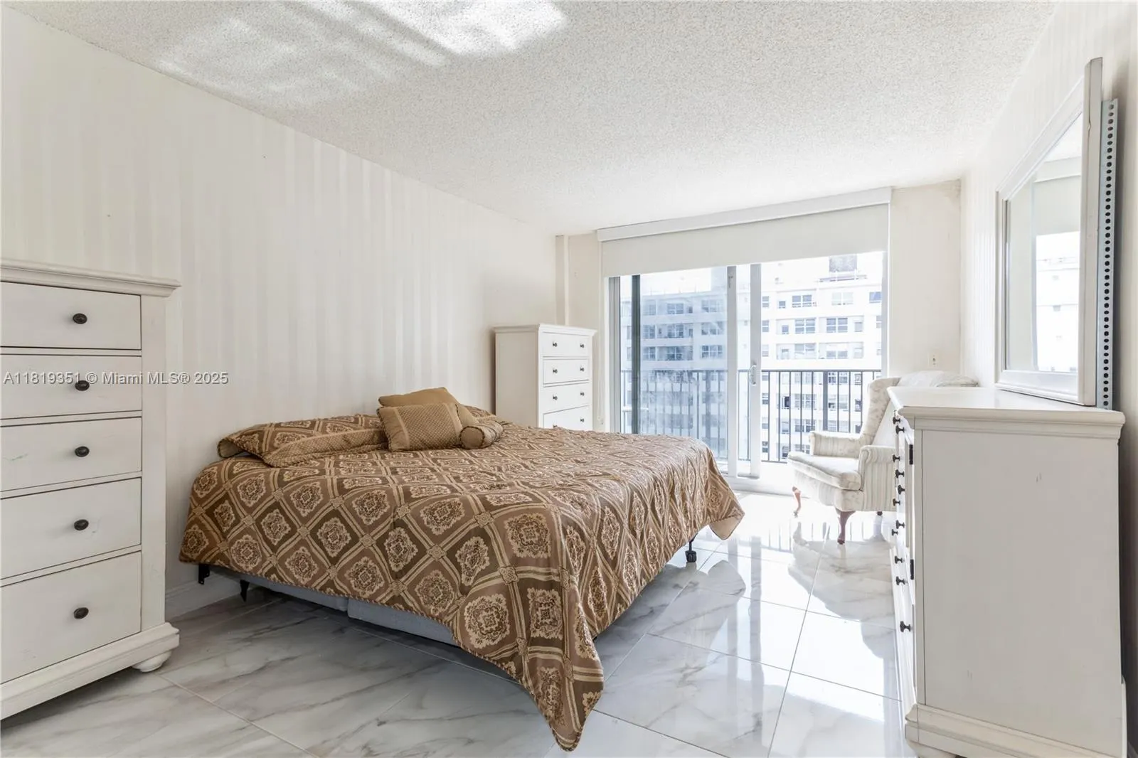 9273 Collins Ave, #1101