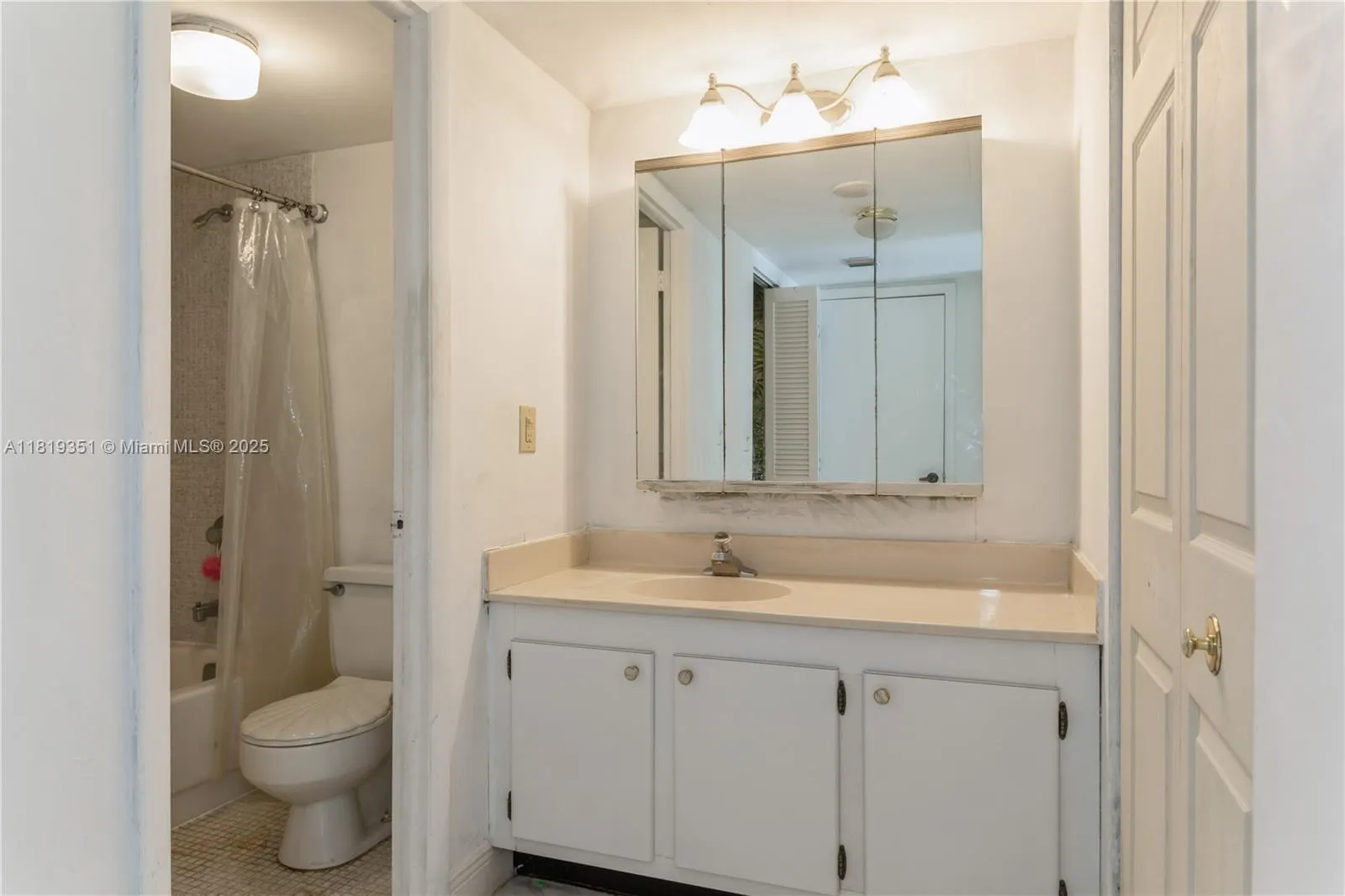 9273 Collins Ave, #1101