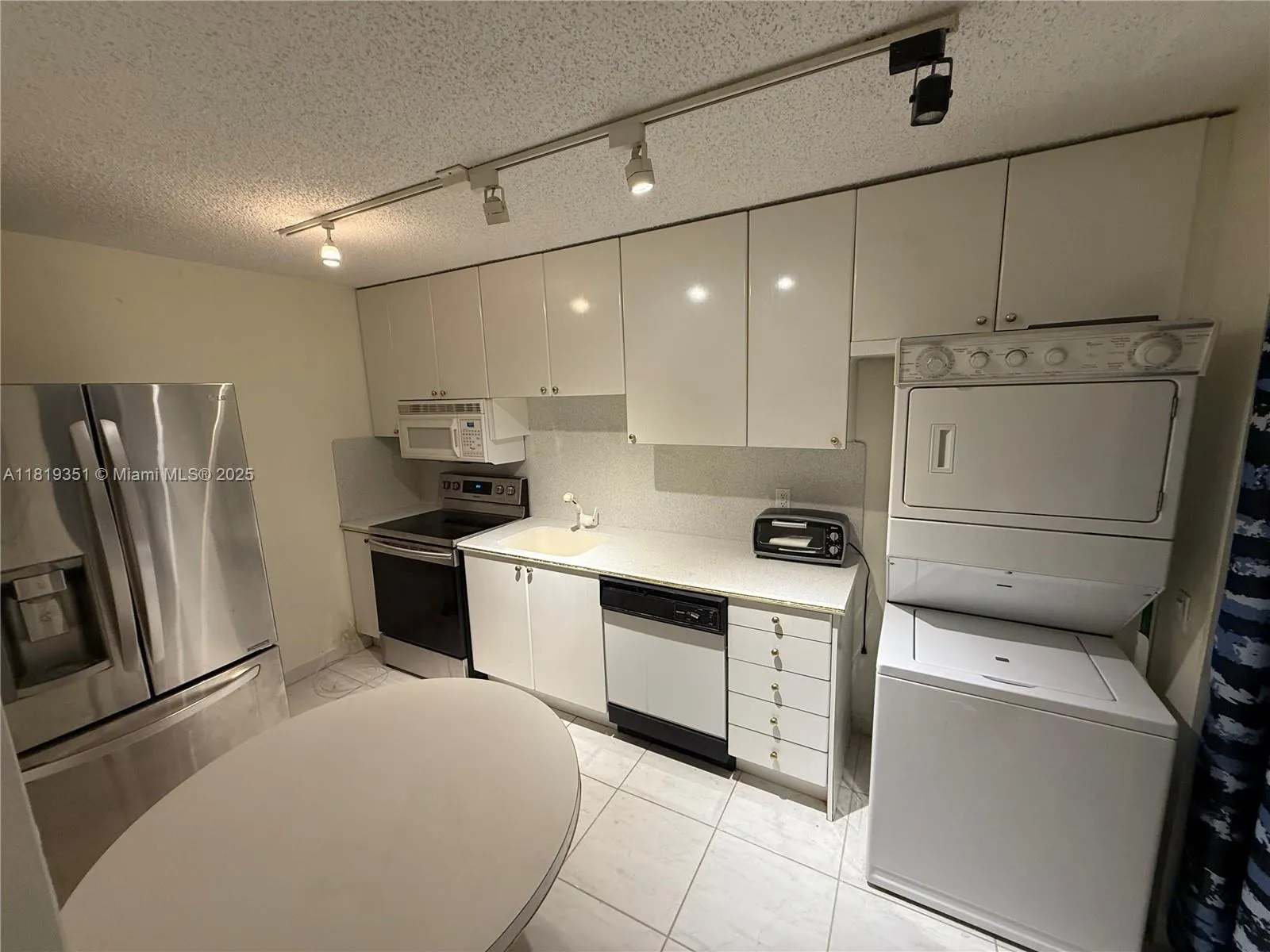 9273 Collins Ave, #1101
