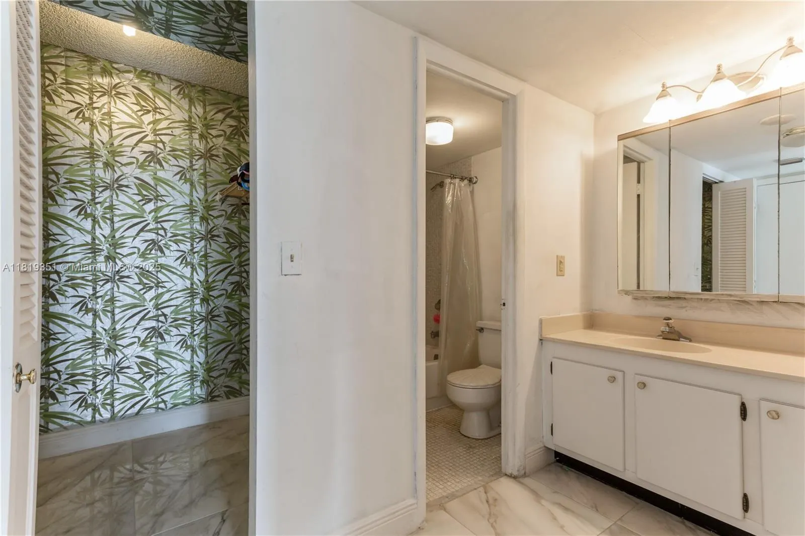 9273 Collins Ave, #1101