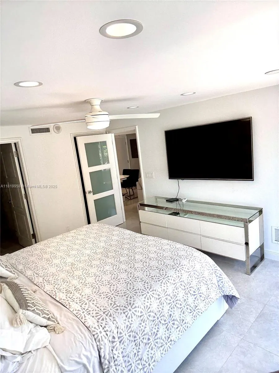 531 N Ocean Blvd, #404