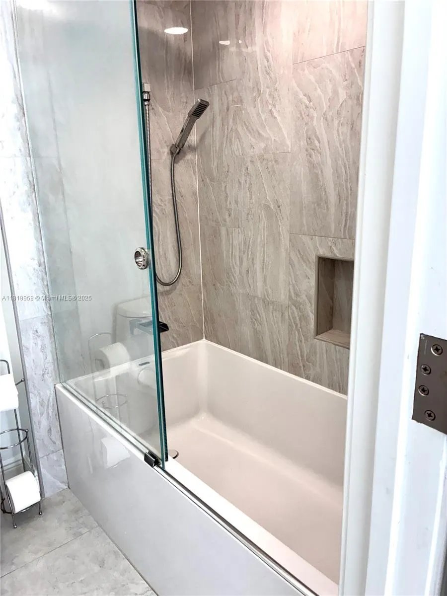 531 N Ocean Blvd, #404