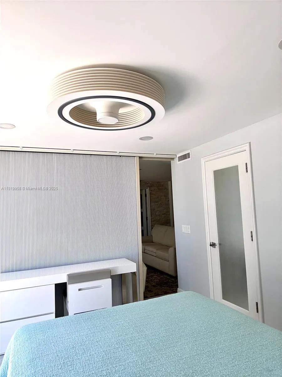 531 N Ocean Blvd, #404