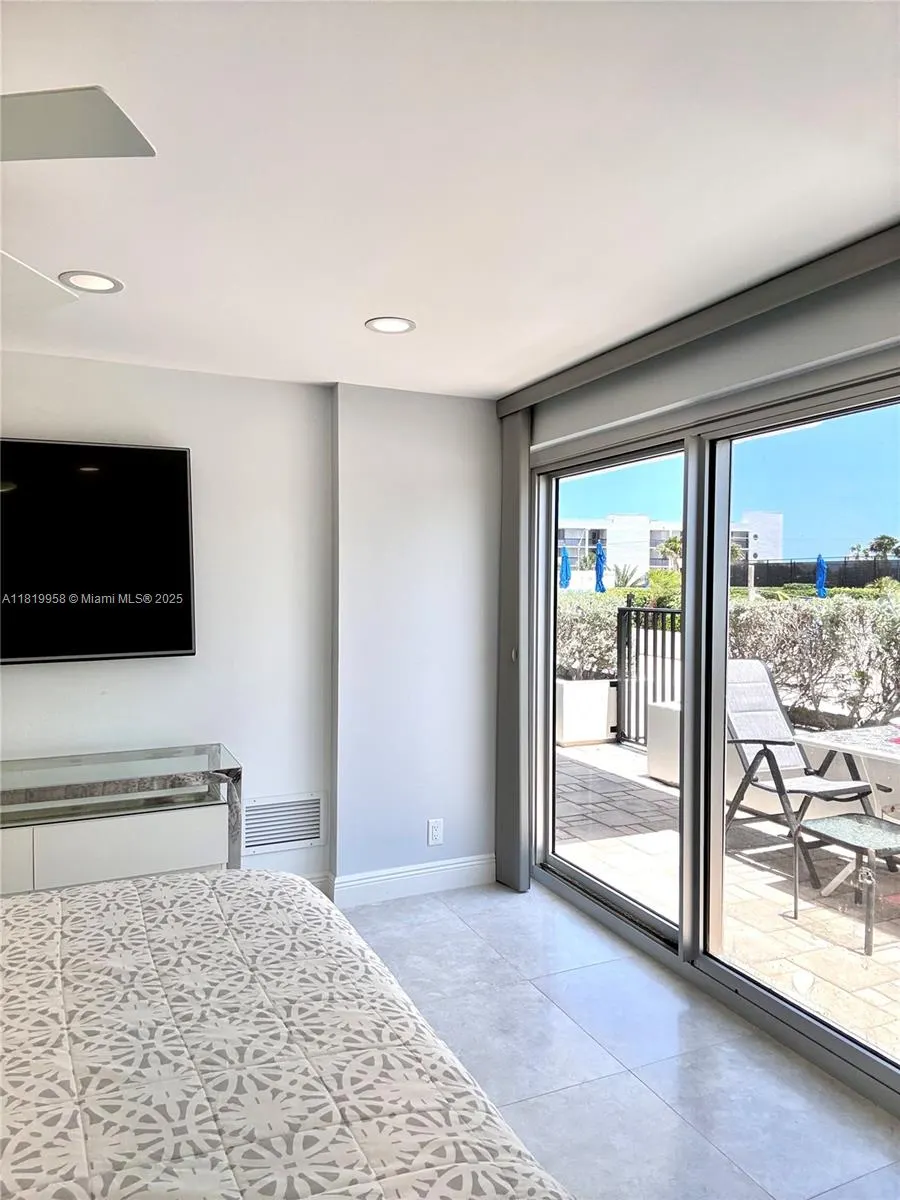 531 N Ocean Blvd, #404