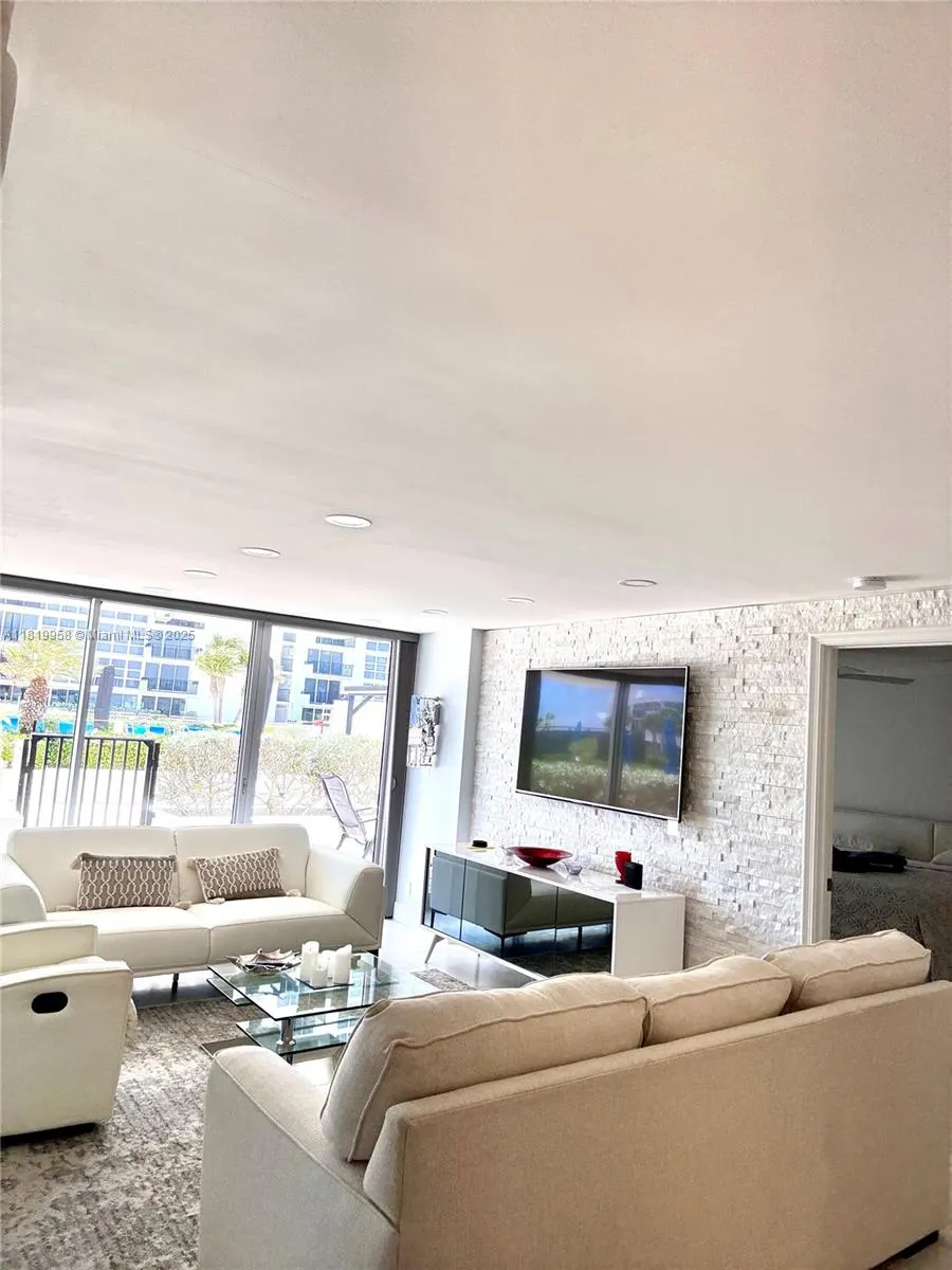 531 N Ocean Blvd, #404