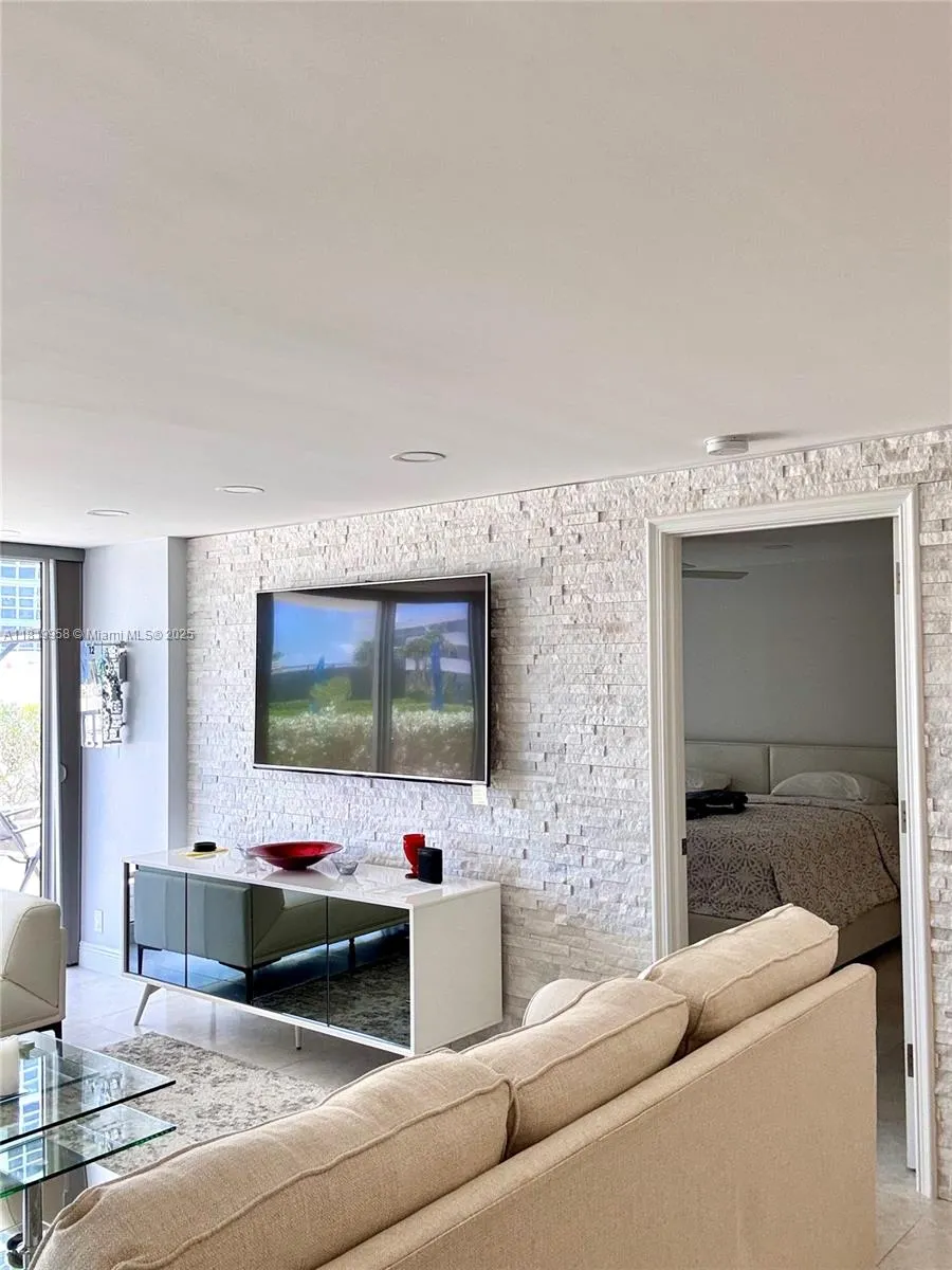 531 N Ocean Blvd, #404