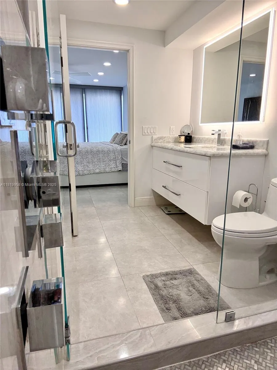 531 N Ocean Blvd, #404