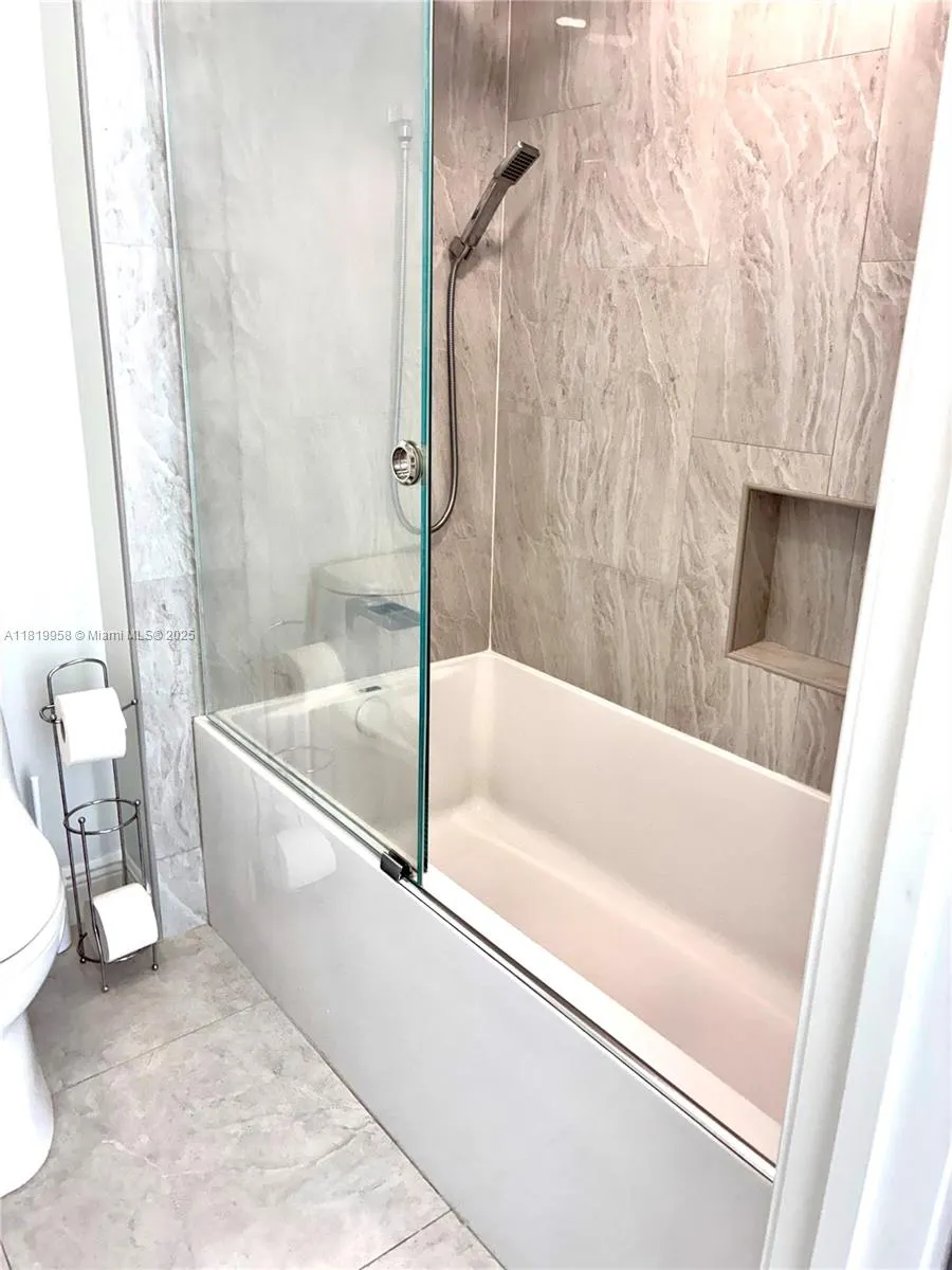 531 N Ocean Blvd, #404