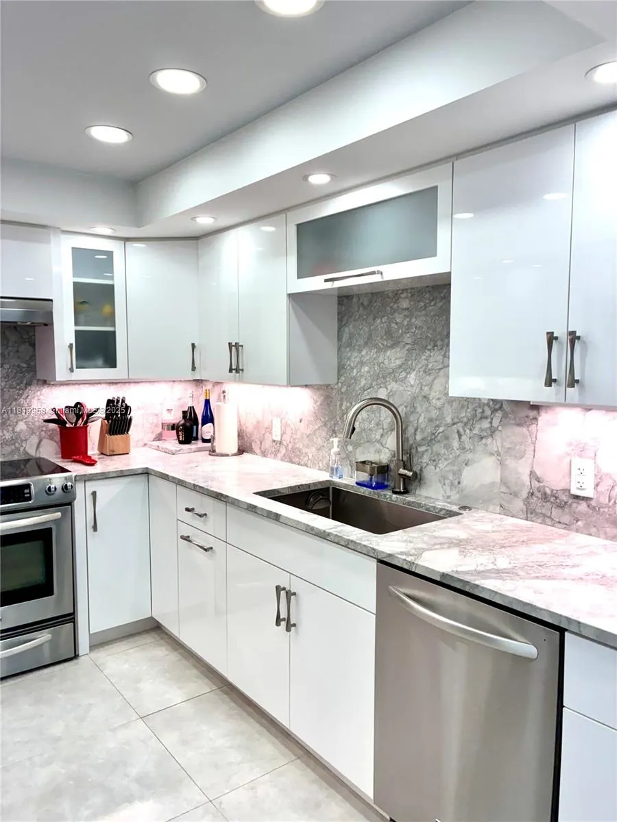 531 N Ocean Blvd, #404